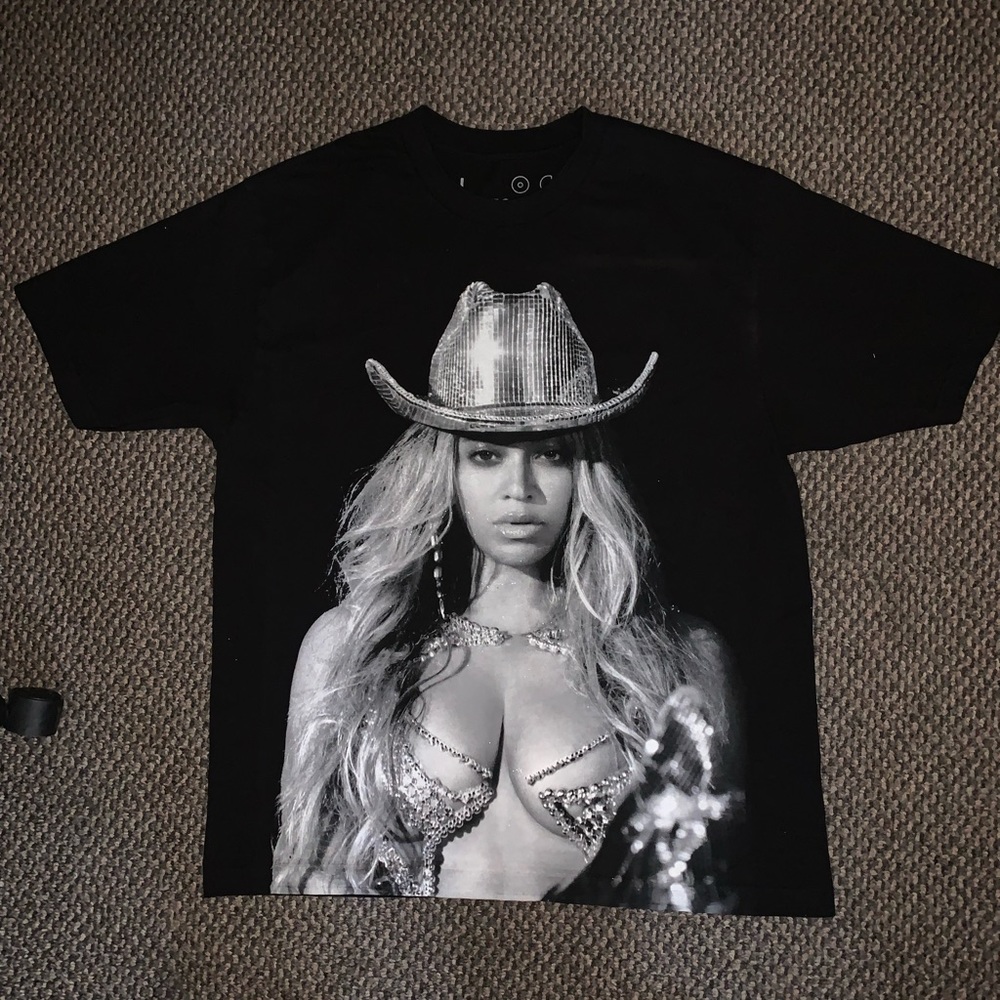 Beyoncé RWT Renaissance World Tour T-Shirt Size Large ***OFFICIAL TOUR MERCH***